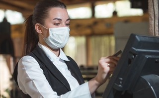 Restaurator, który złamał covidowe rozporządzenie, nie odpowie za wykroczenie