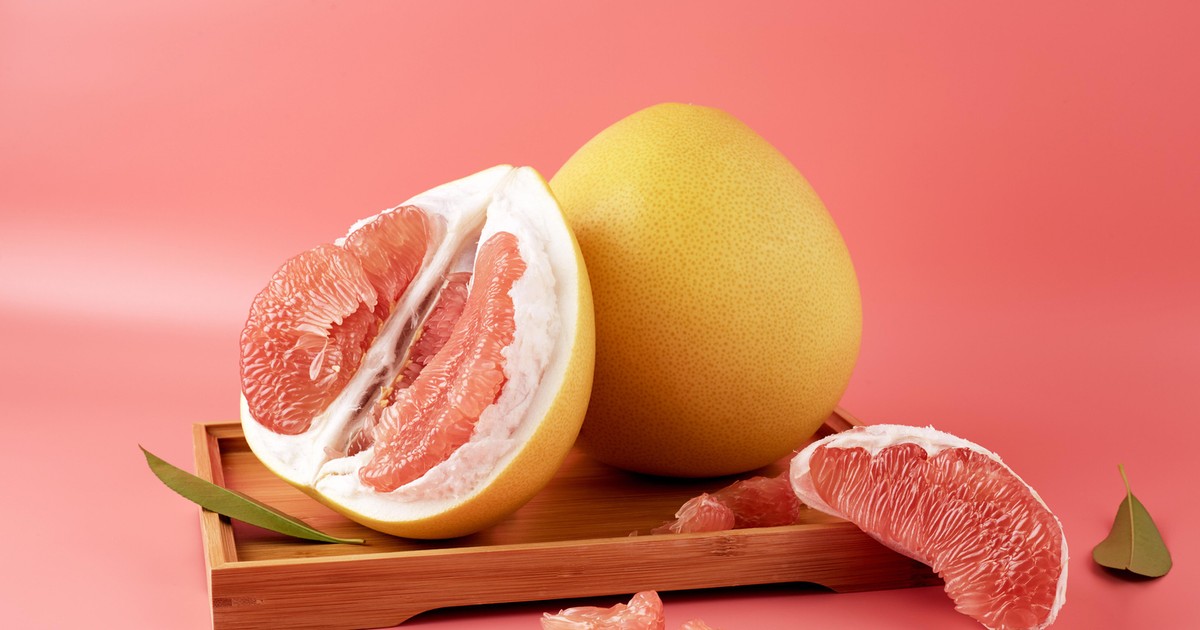 Pomelo kalorie, właściwości zdrowotne. Jak jeść pomelo? [WYJAŚNIAMY]