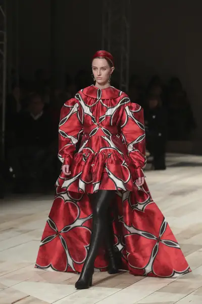 Alexander Mcqueen jesień-zima 2020-21 / AP/Associated Press/East News