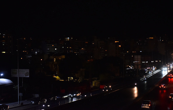 Widok na miasto podczas przerw w dostawie prądu spowodowanych brakiem paliwa i problemami z jego dostawą do Bejrutu