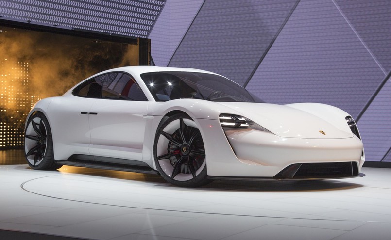 Mission E: pierwszy całkowicie elektryczny sportowy samochód Porsche będzie nazwany Taycan