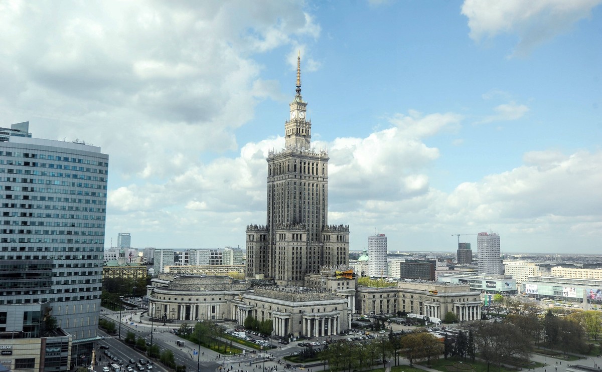 W skład komisji wchodzić będzie dziewięć osób. Osiem spośród nich – w randze sekretarzy stanu – powoływać ma Sejm