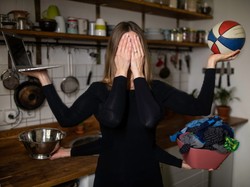 Wszystko tylko nie praca? Nowe badanie pokazało, jak naprawdę wygląda home office...