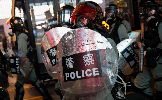 Policja w Hongkongu chce, by Facebook usunął wpisy o protestach. "Wyzwanie dla wolności prasy"