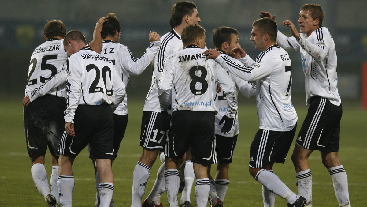 W ostatnim sparingu przed wylotem na zgrupowanie do Francji, Legia Warszawa pokonała ŁKS Łódź 2:1 (1:0).