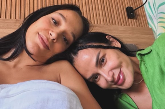 TETKA ZA PRIMER Edita pokazala kako uživa sa sestrom i ćerkicom, Indi peva maloj Zoi: EMOTIVNE SCENE IZ PORODIČNOG DOMA (FOTO)