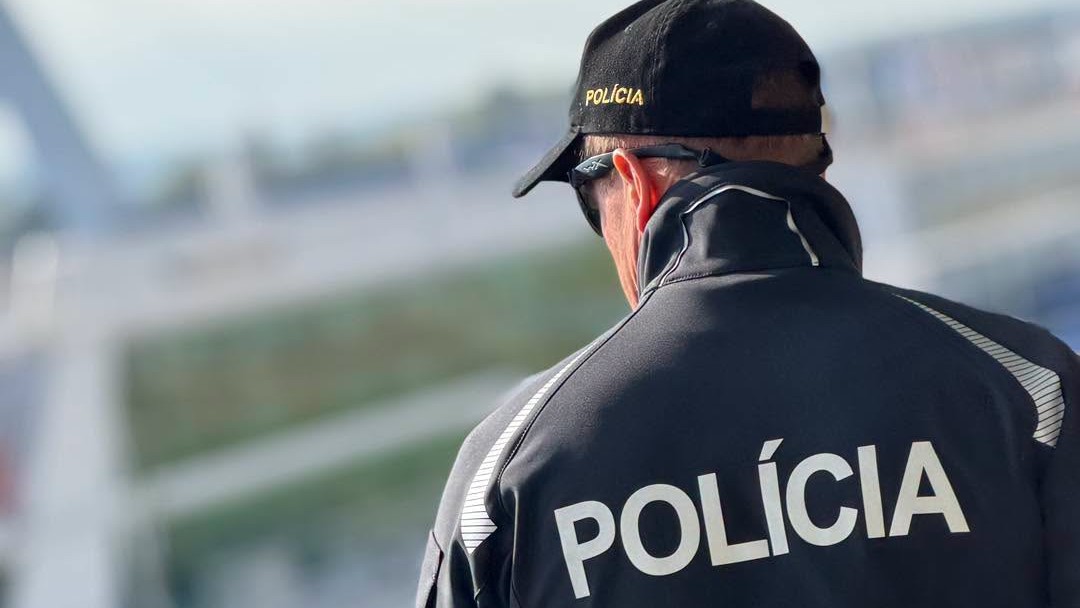 Polícia upozorňuje ľudí pred Dušičkami, aby dbali na bezpečnosť na cestách. (ilustračné foto)