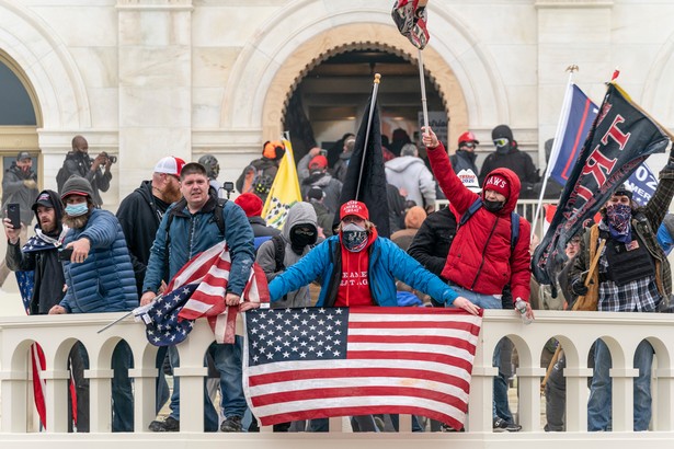 Wyrok na Proud Boys. Winni zmowy w związku ze szturmem na Kapitol