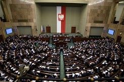 PiS i Nowoczesna zyskują zwolenników, PO traci. NAJNOWSZY SONDAŻ