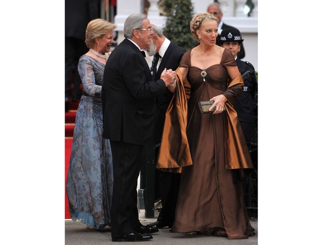 Król Grecji Konstantyn wita się z księżną Kentu