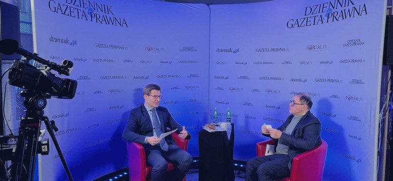 Roubini dla DGP z Davos: Światową gospodarkę czeka twarde lądowanie