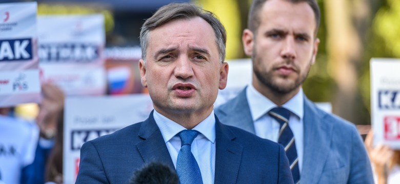 Akcja służb w sprawie Funduszu Sprawiedliwości. Poseł Suwerennej Polski: zapraszam panów agentów ABW