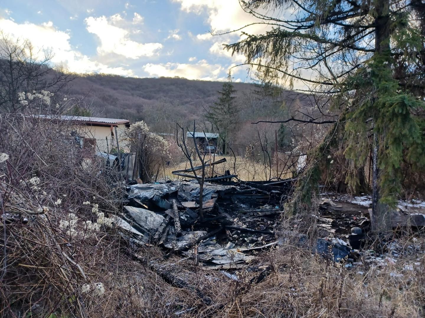 Požiar chatky v Devínskej Novej Vsi. 