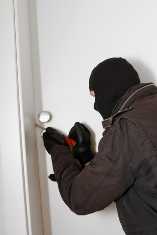 Ubezpieczenie mieszkania przed włamaniem: Nie ma śladów, nie ma odszkodowania?