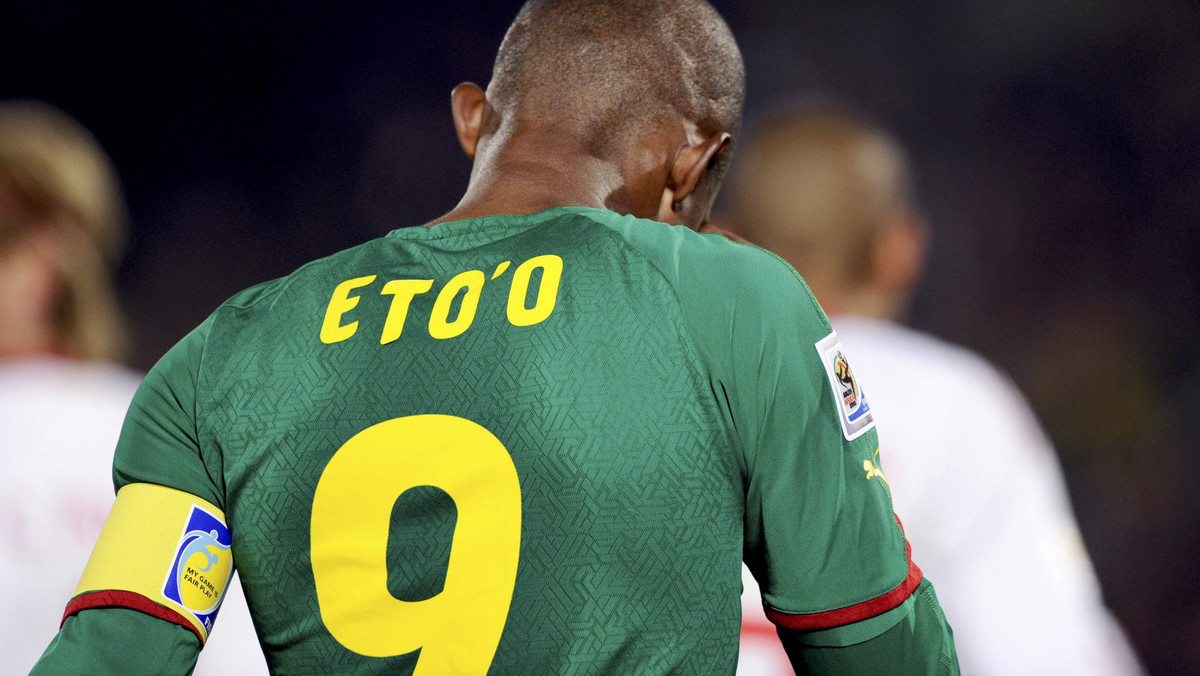 Samuel Eto'o nie zagra w siedmiu meczach, a jego reprezentacyjni koledzy, Eyong Enoh i Benoit Assou-Ekotto - w odpowiednio czterech i trzech. To werdykt, jaki podjęła kameruńska federacja piłkarska wobec buntowników po poniedziałkowym przesłuchaniu napastnika Anży Machaczkała.
