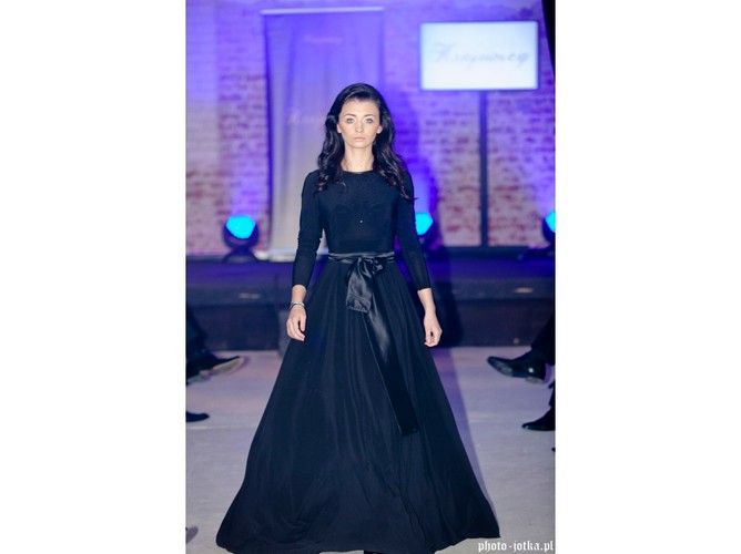 Moda dla polityków - propozycje z kolekcji Diplomatic Fashion Show Ewy i Piotra Krajewskich.