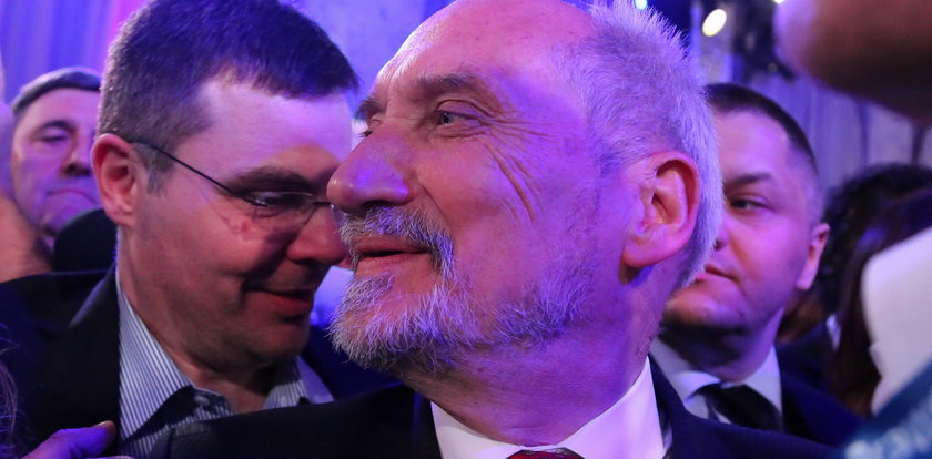 Macierewicz po wygranej! Tak odpędzał dziennikarzy! FILM