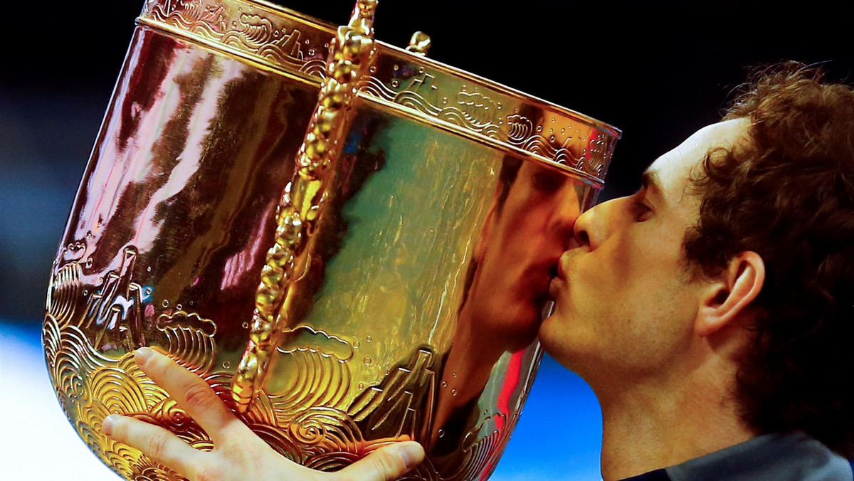 Andy Murray poskarżył się do władz ATP World Tour na organizatorów turnieju w Pekinie. Radość ze zdobycia 40. tytułu w karierze zmącił wścibski operator, który za pośrednictwem kamery wykradł tajne zapiski taktyczne szkockiego tenisisty.