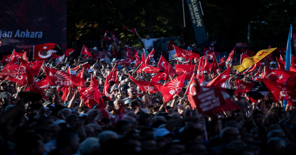 Turquie : 50 000 manifestants à Ankara contre le coup judiciaire