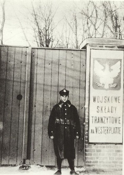 Brama Wojskowej Składnicy Tranzytowej, lata 30. (domena publiczna)