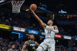 Liga NBA. 54 punkty Antetokounmpo nic nie dały. Bucks przegrali z Pacers [WIDEO]