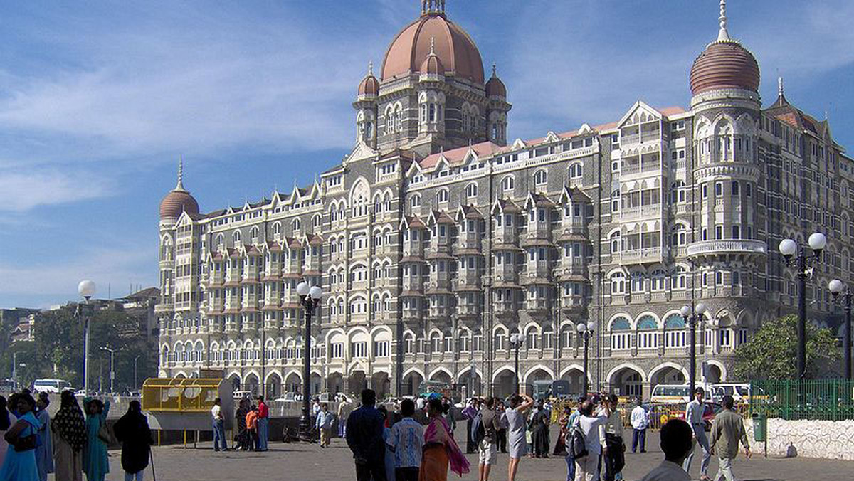Luksusowy hotel Taj Mahal, który został poważnie uszkodzony w czasie zamachów terrorystycznych w Bombaju w 2008 roku, został w niedzielę całkowicie oddany do użytku.