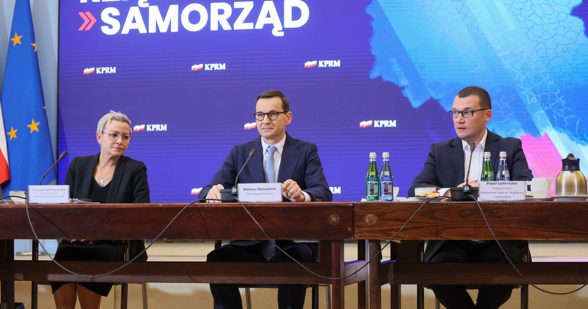 How do the authorities in Poland manage income and expenditure?  deficit doubled