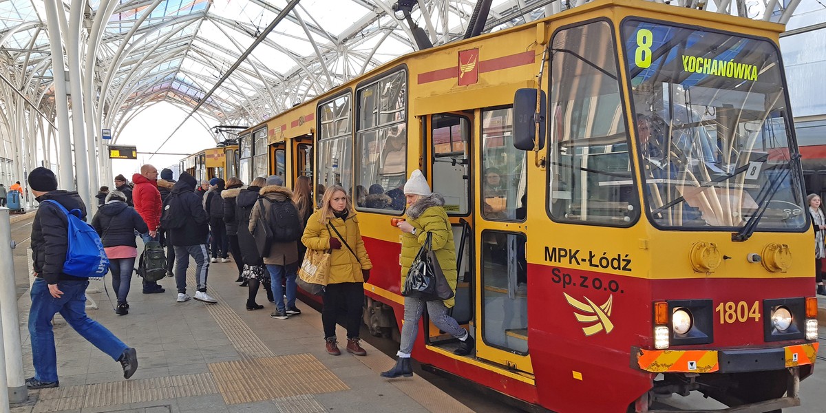 Przerwa w wydłużonym czasie biletów. Kontrolerzy będą upominać pasażerów.