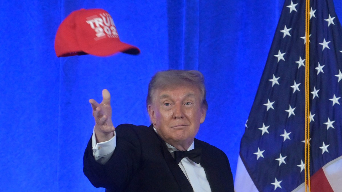 Donald Tramp na večeri sa dopisnicima u Vašingtonu