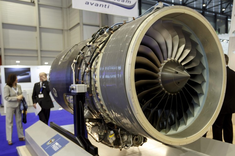 Wystawa branży lotniczej EBACE2015 w Genewie Na zdjęciu widać silnik odrzutowy prezentowany na stoisku firmy Pratt and Whitney Canada