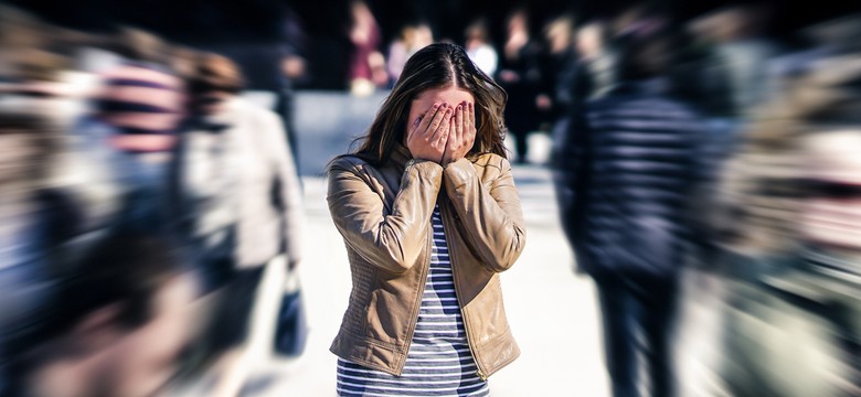 Zmęczeni, samotni, przeciążeni – co naprawdę dzieje się z kondycją psychiczną Polek i Polaków? [WYWIAD]
