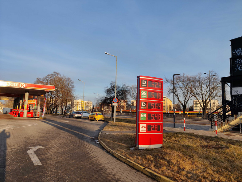 Ceny paliw na stacji benzynowej - Warszawa