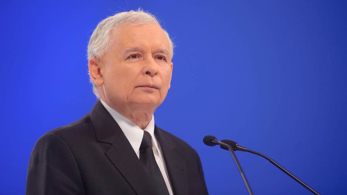 - Gdyby nie było Smoleńska, mama nie doznałaby wylewu i na pewno by żyła - mówi w rozmowie z tygodnikiem "wSieci" prezes PiS Jarosław Kaczyński. Jego mama, Jadwiga Kaczyńska, zmarła 17 stycznia. Miała 87 lat.