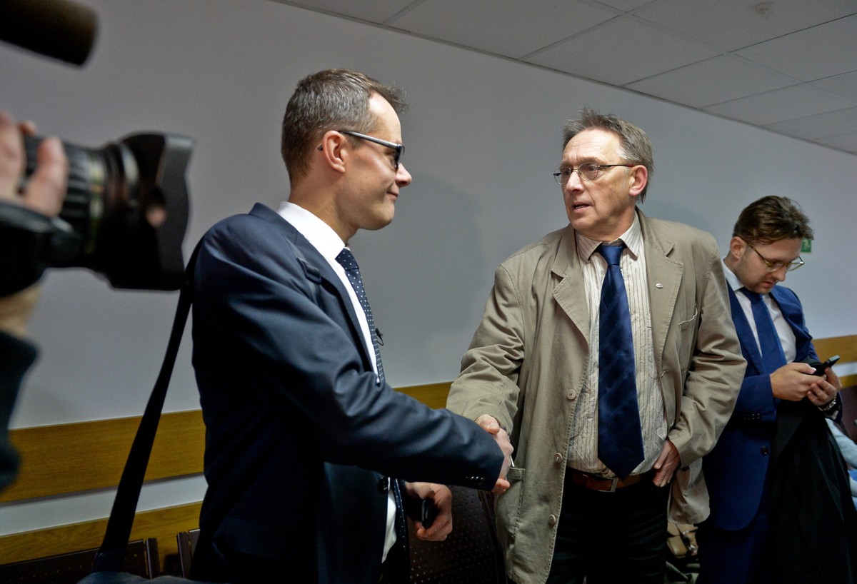 Sąd uniewinnił dziennikarzy zatrzymanych w siedzibie PKW