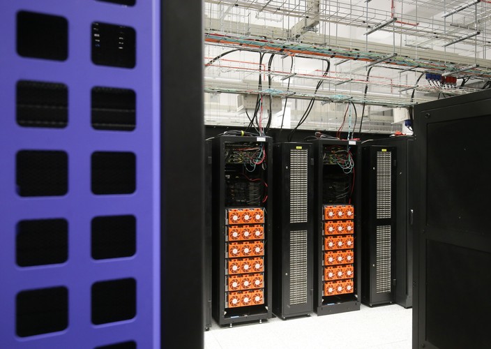 Druga z maszyn, o znanej z historii nazwie Enigma, to największy w Polsce superkomputer do analiz Big Data. Enigma wyposażona jest w ponad 8 tys. rdzeni obliczeniowych, a jej pamięć przekracza pojemność 8 milionów gigabajtów, czyli 8 petabajtów. 
<br><br> fot. (zuz/kru) PAP/Paweł Supernak
