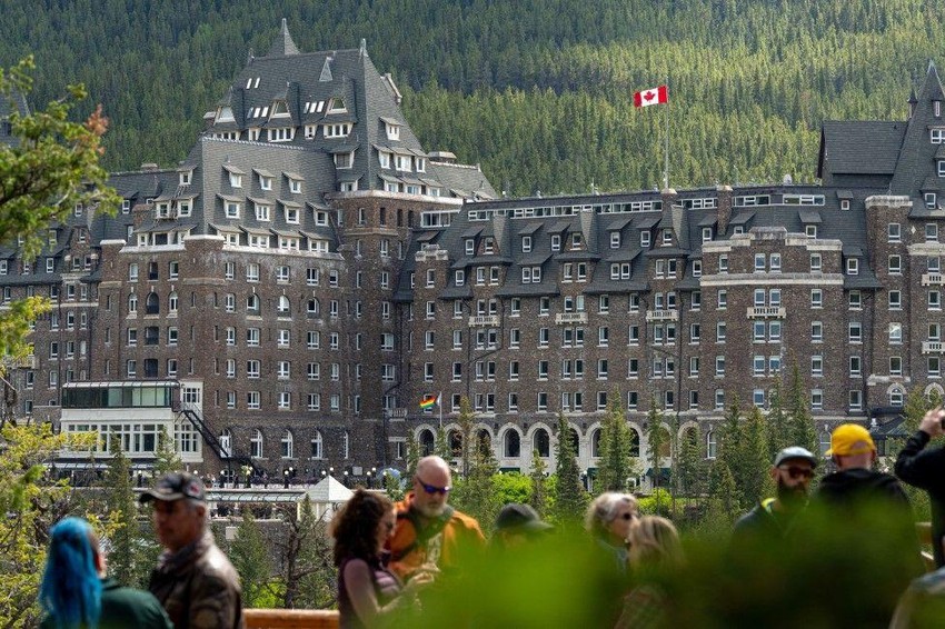 Turisti u Nacionalnom parku Banfi, u pokrajini Alberti, u blizini mesta održavanja samita G7 | Foto: Getty Images