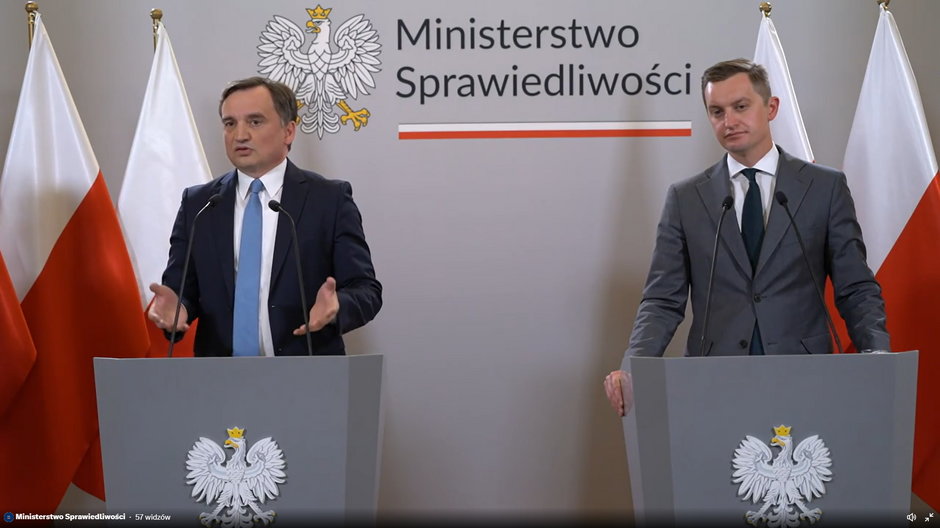 Zbigniew Ziobro (po lewej) i Sebastian Kaleta podczas konferencji 5 czerwca 2023 r.