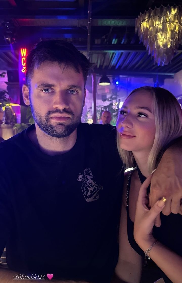 Filip Sulík s priateľkou Kristínou.