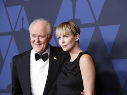 Charlize Theron radykalnie zmieniła fryzurę. Czy teraz miałaby szansę na tytuł najpiękniejszej kobiety świata? FOTO