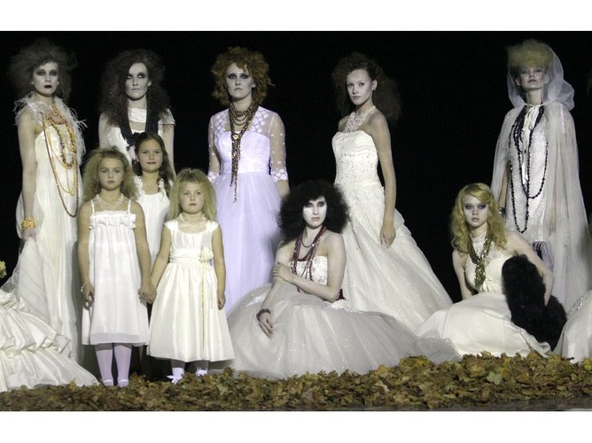 Upiorna panna młoda – niezwykły pokaz mody ślubnej na Off Fashion w Kielcach