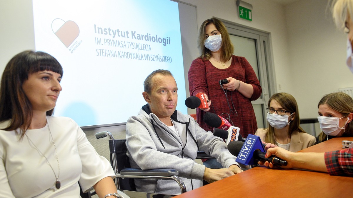 W Instytucie Kardiologii w Warszawie przeprowadzono pierwszą w tym ośrodku i drugą w Polsce transplantację serca i nerki u 38-letniego pacjenta z przewlekłą schyłkową niewydolnością obu tych narządów – poinformował wczoraj dyrektor Instytutu prof. Tomasz Hryniewiecki.