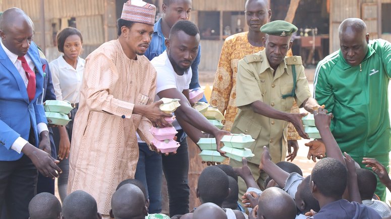 Senator Elisha Abbo spent 2020 New Year's Day with inmates of the Nigerian Correctional Service in Yola, Adamawa. [Facebook/Senator Ishaku Abbo - SIA]