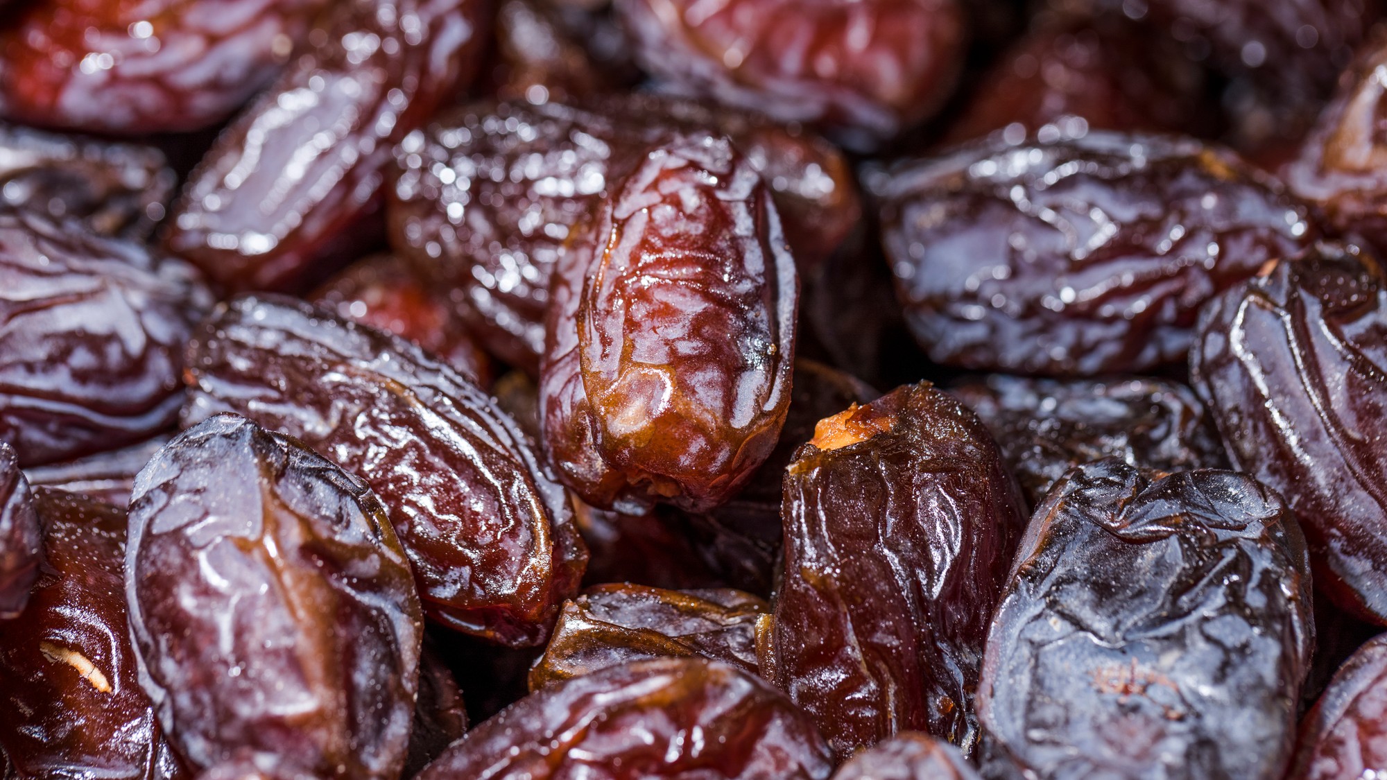 Datle sú zdrojom flavonoidov, karotenoidov a kyseliny fenolovej. 