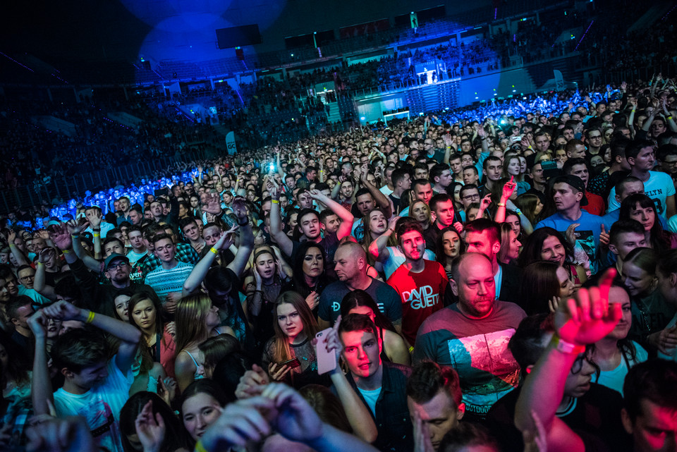 Publiczność na koncercie Davida Guetty w Tauron Arena Kraków