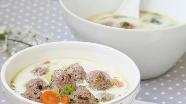 pyszny obiad na czwartek. podajemy przepis, ty gotujesz. kremowa zupa papieska z pulpecikami