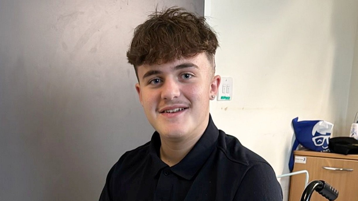 Tínedžer bojuje s nevyliečiteľným ochorením.