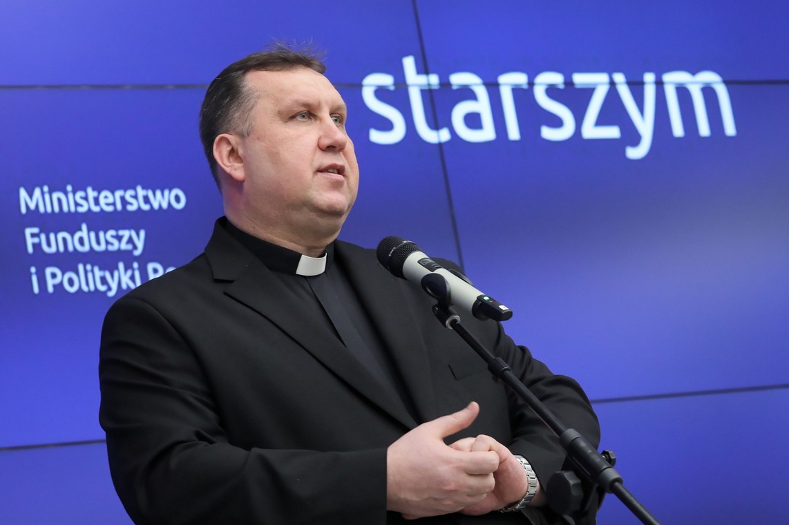 Dyrektor przemyskiego Caritasu ksiądz Artur Janiec w 2022 r.