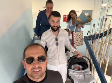 Emir Habibović izveo ženu iz porodilišta