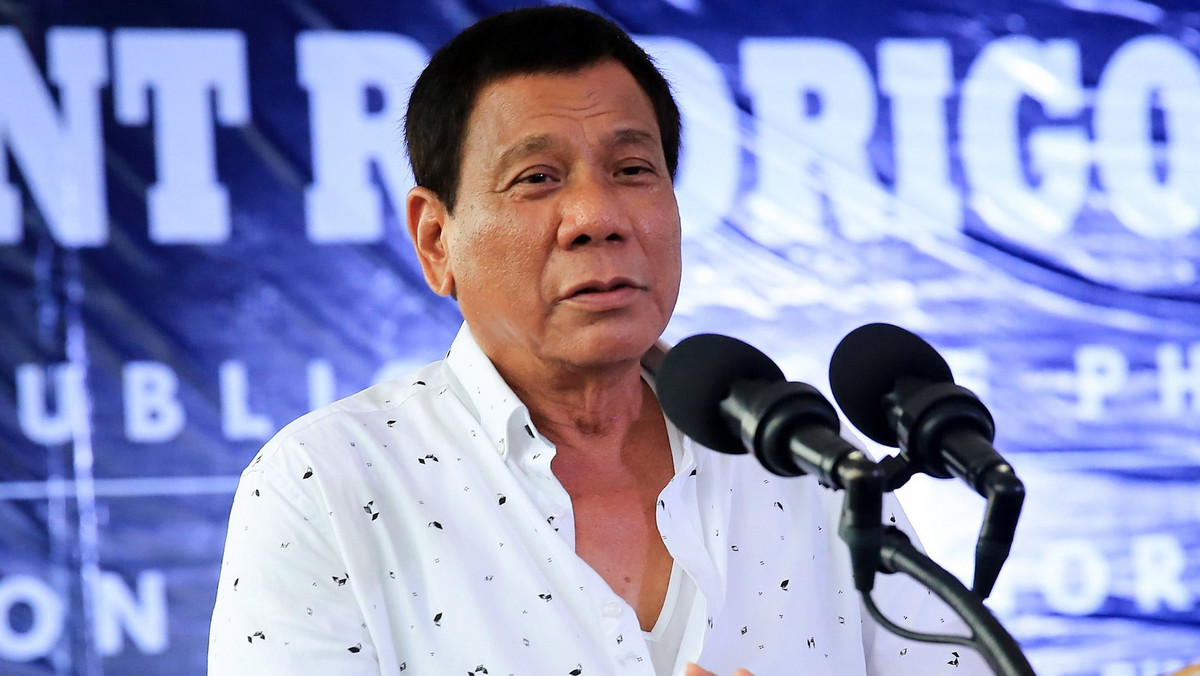 Prezydent Filipin Rodrigo Duterte oświadczył wczoraj, iż podczas ostatnich rozmów z prezydentem Chin Xi Jinping ten zagroził mu wojną o sporne Morze Południowochińskie. Nastąpiło to, gdy Duterte potwierdził chęć poszukiwania tam ropy.