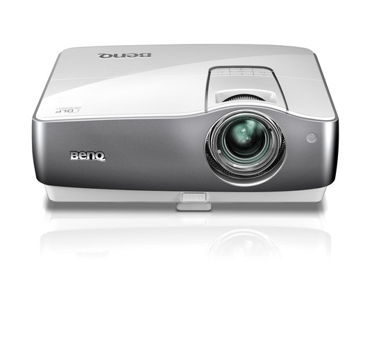 <b>BenQ W1200</b><br>
<br>Technologia: DLP
<br>Rozdzielczość: 1920x1080
<br>Kontrast: 5000:1
<br>Jasność: 1800 lum.
<br>Żywotność lampy: 4000 h
<br>Cena: od 4622 zł